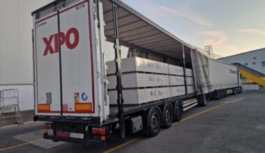 XPO Logistics y Saint-Gobain Placo consolidan su alianza estratégica con un nuevo Duo-Tráiler en España