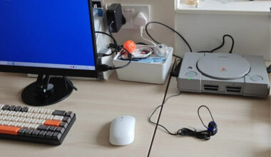 "Quería sorprender a mi hijo por Navidad". Invierte 850 euros en construir un PC Gaming dentro de la primera PlayStation