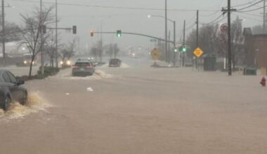 Inundaciones mortales azotan California y se esperan lluvias equivalentes a las de varios meses