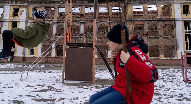 Ucrania: ataques nocturnos sumen a regiones enteras en la oscuridad en pleno invierno