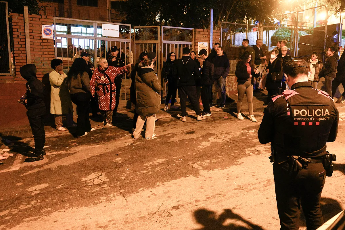 Unas 60 personas desalojadas en Badalona pasarán la Nochebuena debajo del puente de la C31 - El Mundo
