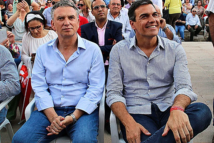 Ferraz coloca al delegado del Gobierno, íntimo amigo de Pedro Sánchez, al frente de la gestora en Extremadura - El Mundo