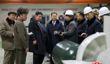 Kim visita submarinos de propulsión nuclear mientras Putin elogia su alianza "inquebrantable"