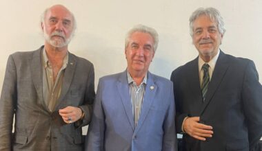Tres escritores en un nuevo programa de radio