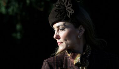 Kate Middleton reafirma su elegancia en la misa de Navidad de Sandringham con su abrigo de cuadros más icónico