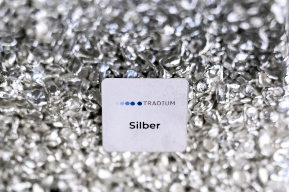 El precio de la plata supera los 75 dólares la onza por primera vez