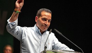 Las exigencias de Vox a Guardiola a cambio de su abstención: fulminar las subvenciones a sindicatos, la ley LGTBI y la Agenda 2030 - El Mundo