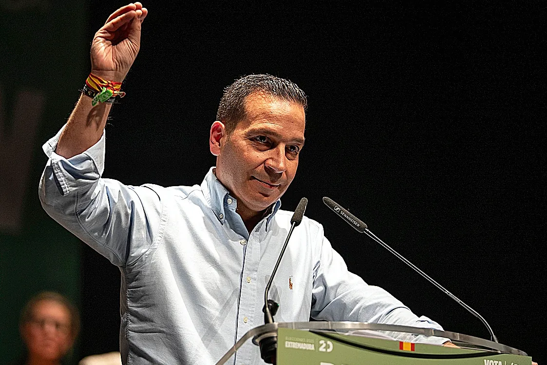 Las exigencias de Vox a Guardiola a cambio de su abstención: fulminar las subvenciones a sindicatos, la ley LGTBI y la Agenda 2030 - El Mundo