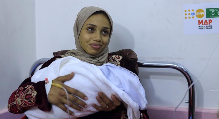 Las comadronas ofrecen un rayo de esperanza en medio del horror y el duro invierno de Gaza