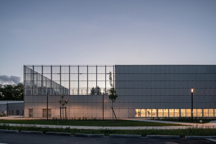 Complejo deportivo en Petit-Quevilly / Olgga Architects - Fotografía exterior, Vidrio