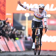Van der Poel prolonga su hegemonía en la Copa del Mundo de ciclocross