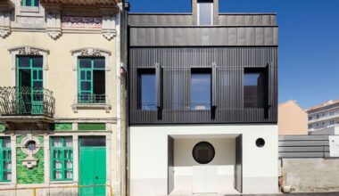 Casa de Sá / Tiago do Vale Arquitectos