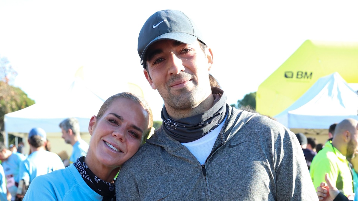 La sonrisa de Amelia Bono y su novio al completar la San Silvestre en su primera Nochevieja juntos