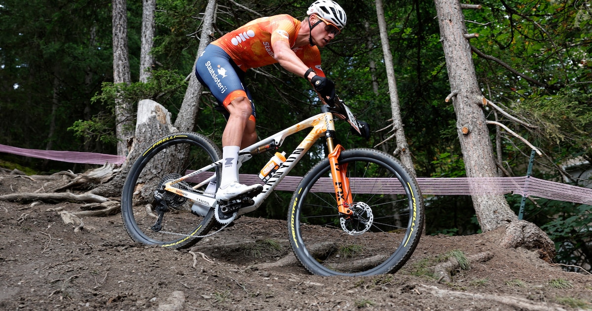 El infierno que vive Mathieu Van der Poel en el mundo del ciclismo por culpa de los aficionados: cerveza, orina o botellazos