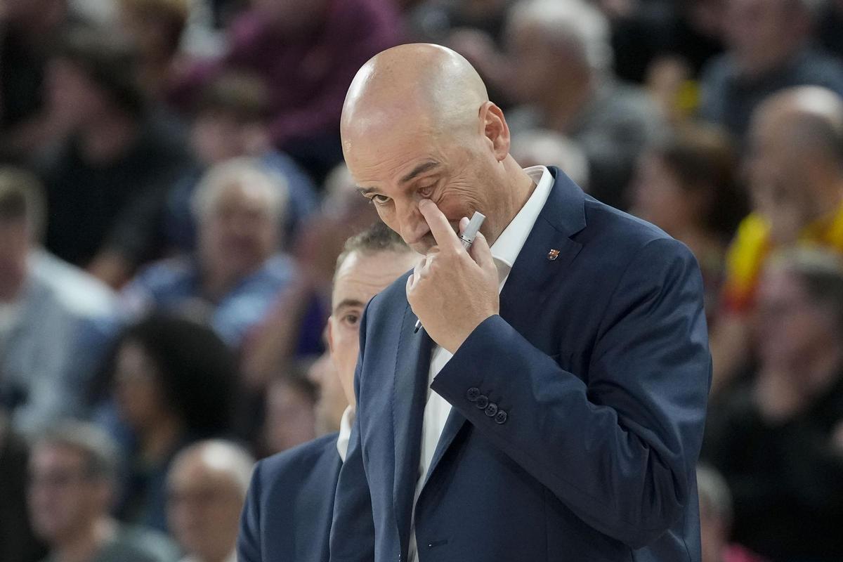 Joan Peñarroya, técnico del Barça de básquet, en el último clásico en el Palau.