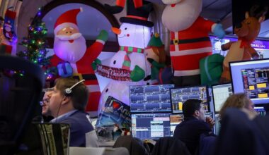 Wall Street opera con cautela antes de Navidad y se mantiene cerca de récords históricos