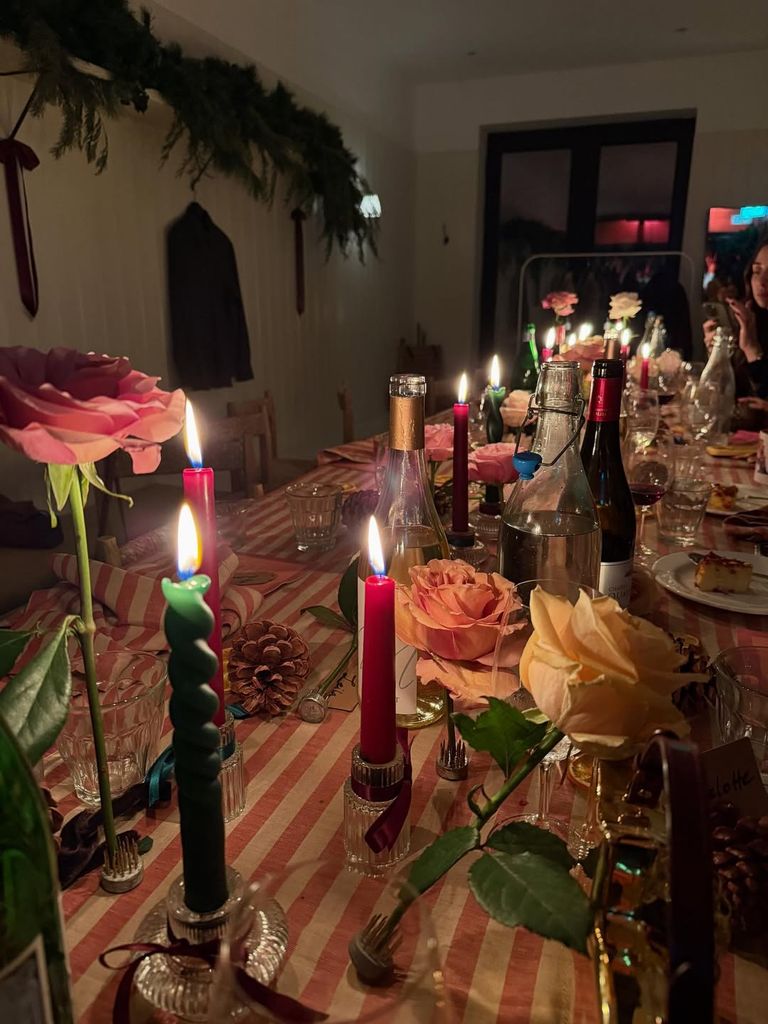 Velas, vino y flores: la espectacular mesa 