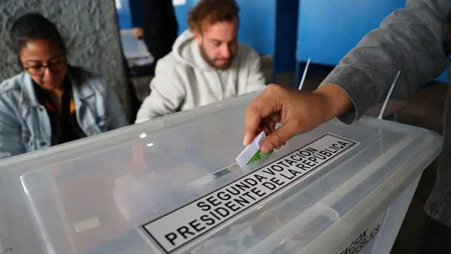 Una urna de votación en Chile