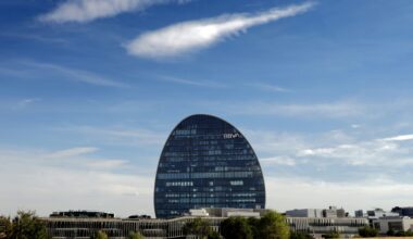 El Banco de España revisa al alza las previsiones de crecimiento para 2025 y 2026