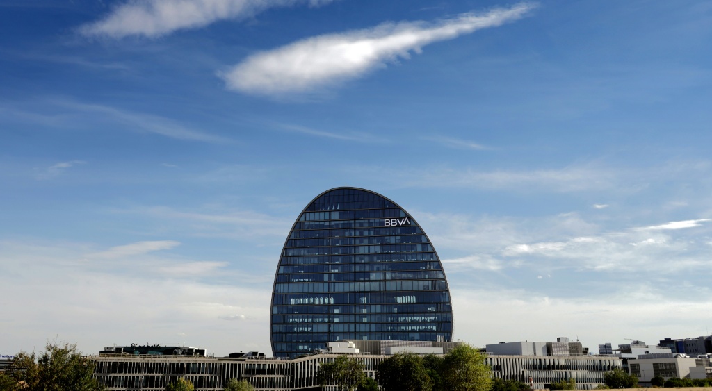 El Banco de España revisa al alza las previsiones de crecimiento para 2025 y 2026