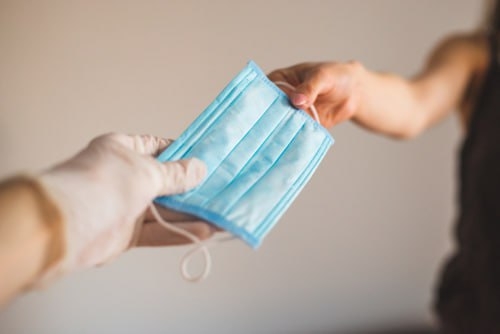 Uso obligatorio de la mascarilla en centros sanitarios y residenciales