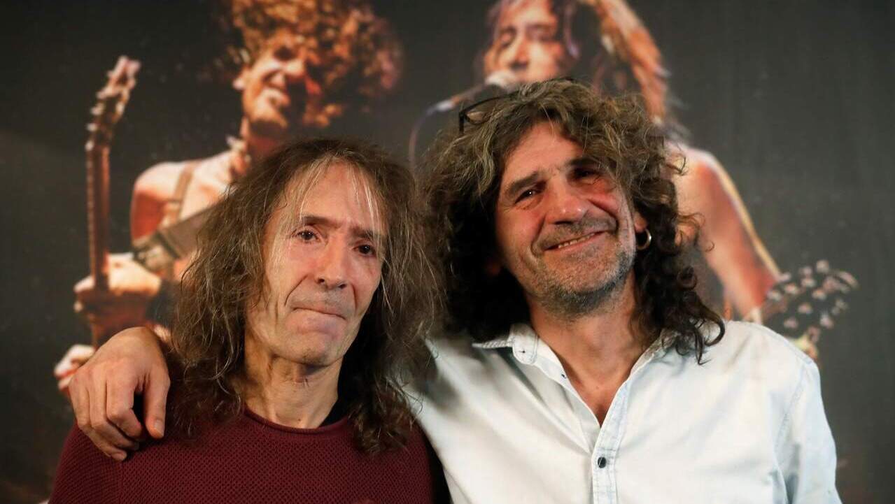 El guitarrista de Extremoduro Uoho, hospitalizado tras la muerte de Robe Iniesta