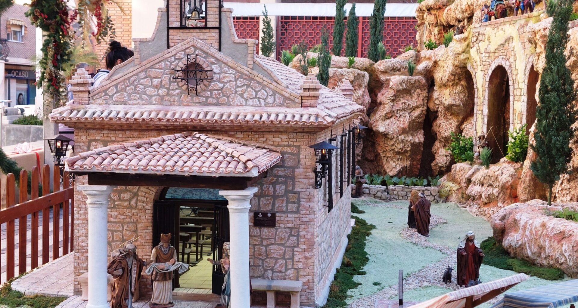 Instalado el Belén Municipal en el Jardín de Campoamor