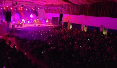 Daimiel se rinde a los himnos ochenteros de Los Secretos en el Pabellón Ferial