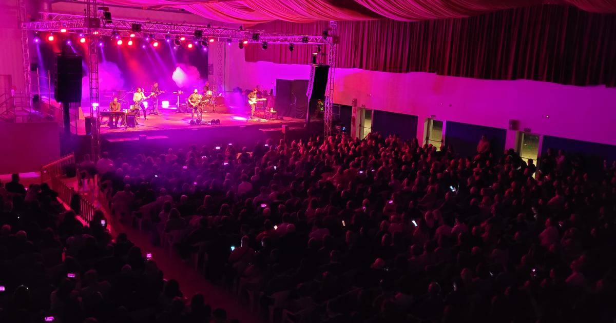 Daimiel se rinde a los himnos ochenteros de Los Secretos en el Pabellón Ferial