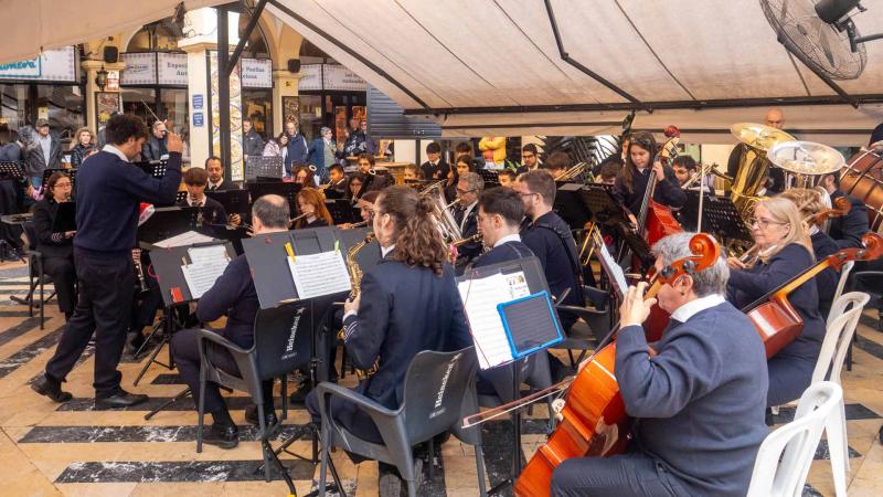 Gomez Parra dirige a la Banda Juvenil de la UMB.