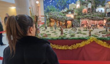 Valdepeñas inaugura su Belén Municipal con un centenar de figuras y villancicos navideños