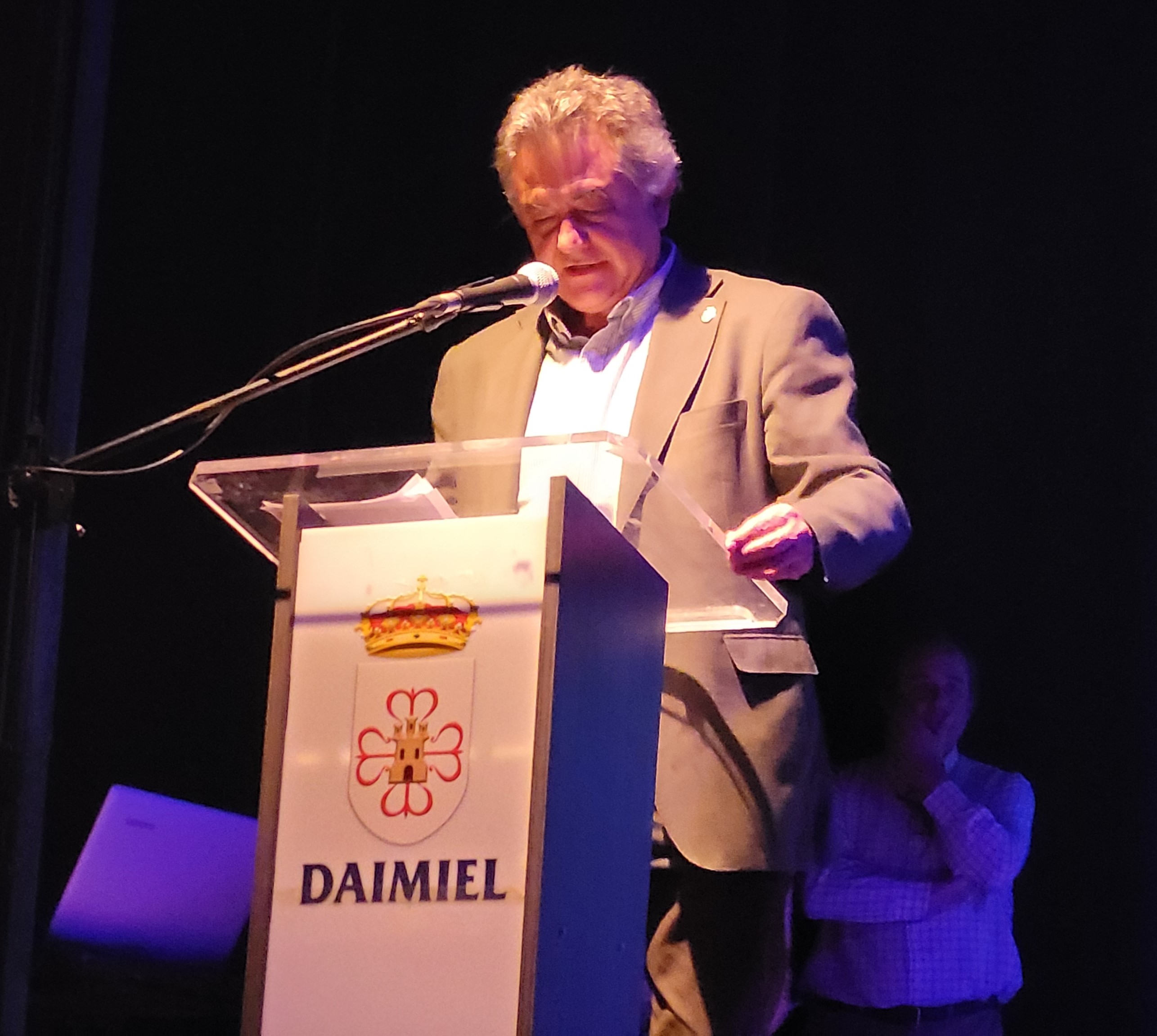 El alcalde, Leopoldo Sierra.