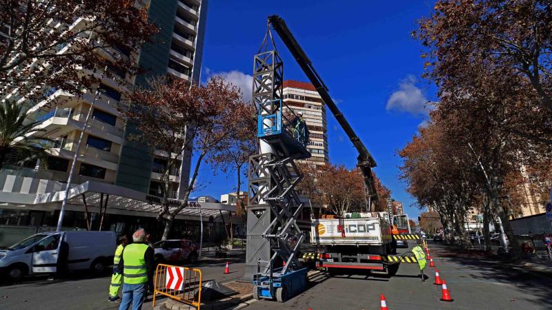 Benidorm inicia la rehabilitación de las emblematicas columnas ‘Andrea’ del Paseo de Levante