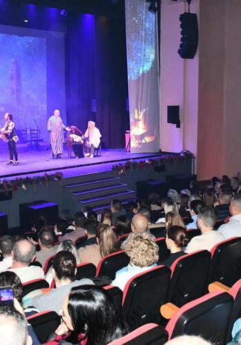El espectáculo “Farrucos y Fernández. Navidad en Familia” deslumbró en el Teatro Juan Luis Galiardo