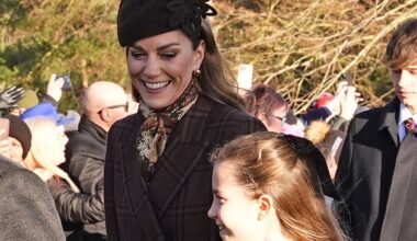 Kate Middleton y la princesa Charlotte, madre e hija coordinadas en marrón chocolate para la misa de Navidad en Sandringham