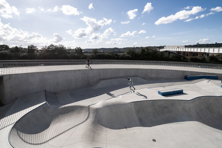 Complejo deportivo en Petit-Quevilly / Olgga Architects - Imagen 9 de 23