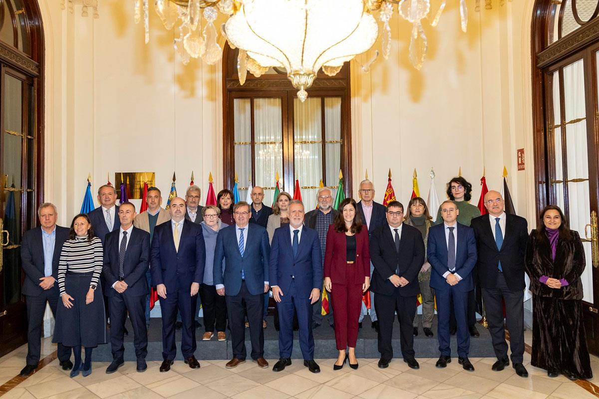 Ángel Víctor Torres junto a los miembros del Consejo de la Memoria Democrática