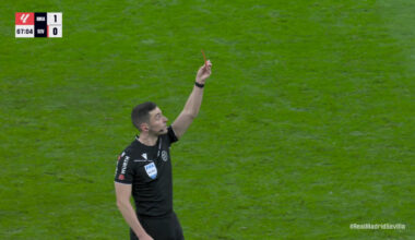 Courtois regala turrón a Xabi Alonso