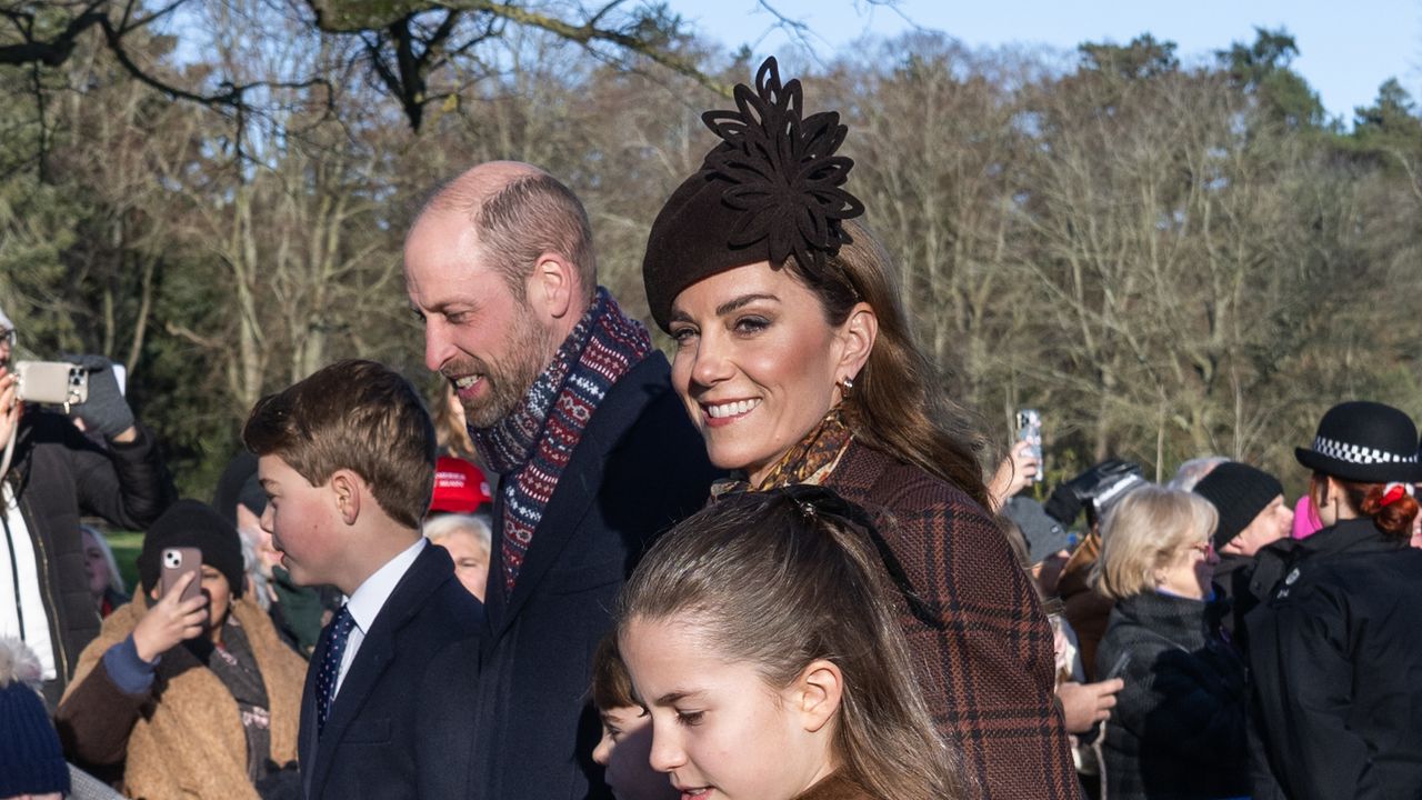 Kate Middleton se pone sus pendientes de Cartier más personales: tres aros con un simbolismo muy especial (y un guiño a Diana de Gales)
