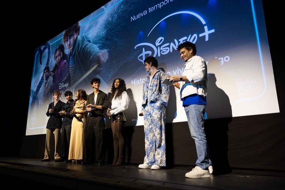 El cast presentó el evento fan que tuvo lugar en la capital española para promocionar la segunda temporada de la ficción 