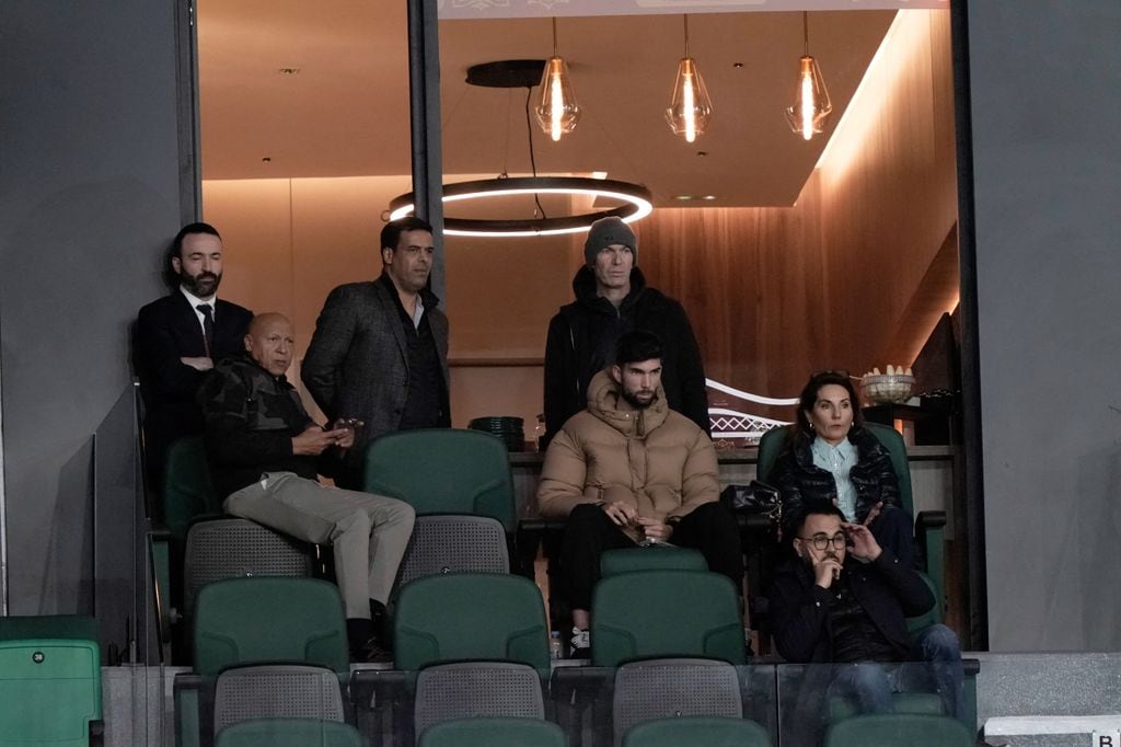 ZIDANE APOYA DESDE LA GRADA A SU HIJO LUCA JUNTO A SU MUJER, VERONIQUE Y THEO ZIDANE