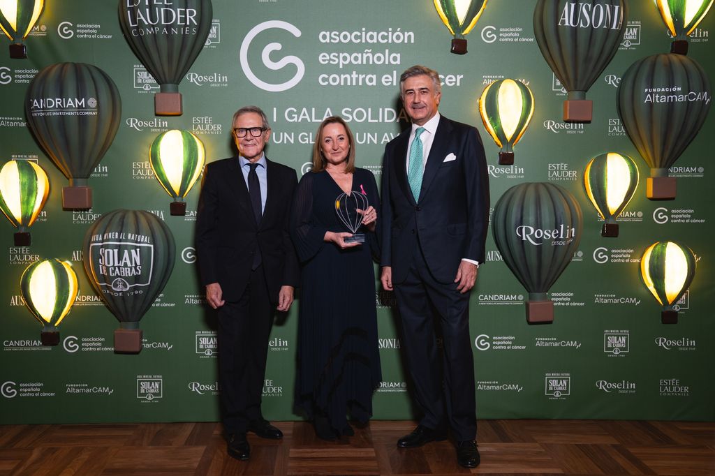 Los presidentes de la Asociación con Raquel García Manrique, General Manager Estée Lauder