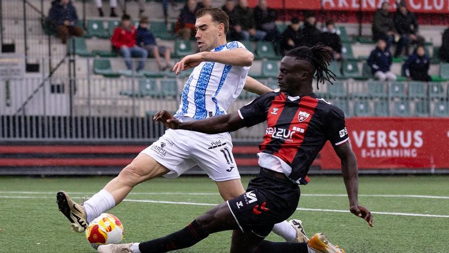 Baba, jugador del Arenas, en una acción del encuentro disputado el pasado domingo en Gobela ante el Talavera