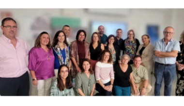 Estela Villalba, Directora General de Innovación y Formación del Profesorado, junto con el servicio de Programas Educativos Internacionales y el grupo de embajadores/as eTwinning de Andalucía