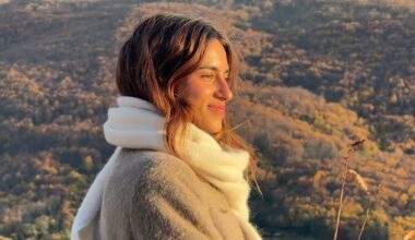 Así es la casa sostenible en el valle del Jerte donde la actriz Begoña Vargas se ha refugiado con amigas