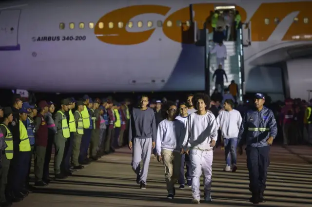Venezolanos llegando a Maiquetía