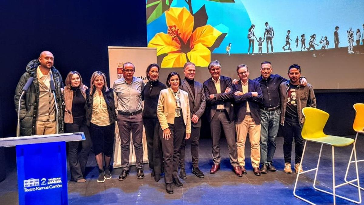 Toni Nadal con varios profesores.