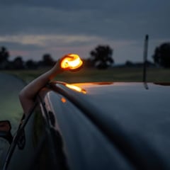 Qué es la baliza V-27, el ‘triángulo virtual’ de la DGT que llegará a los conductores en caso de que haya un accidente o avería