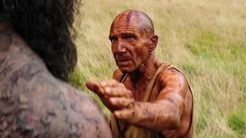 Ralph Fiennes sorprende con una