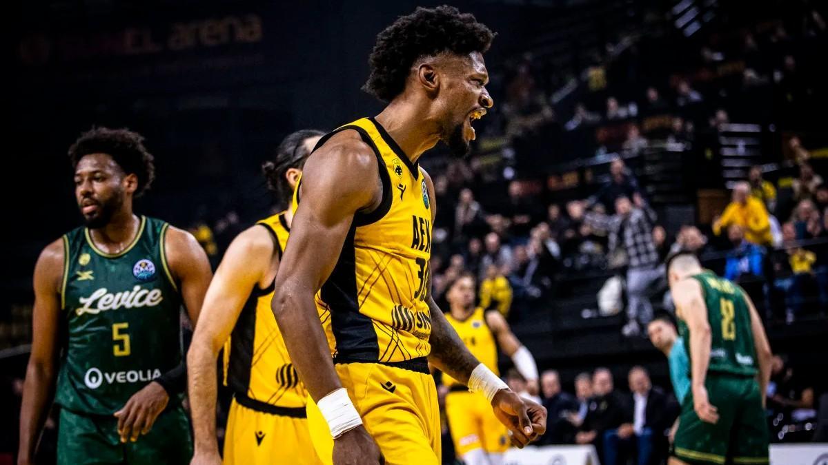 Chris Silva, en el partido ante Levice